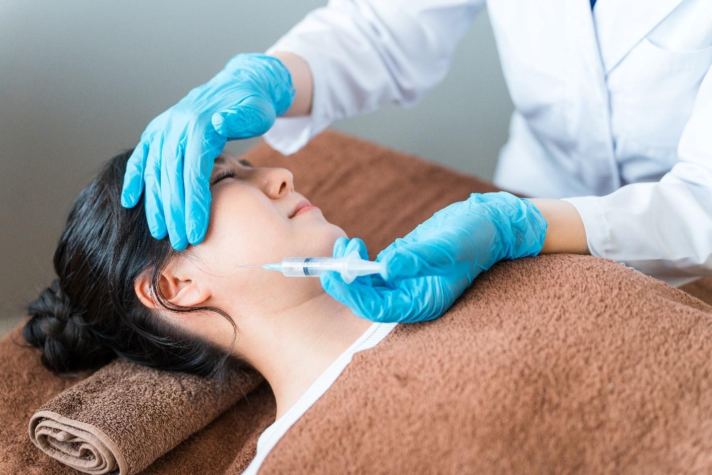 jaw slimming injections to the masseter muscles in a Singapore clinic